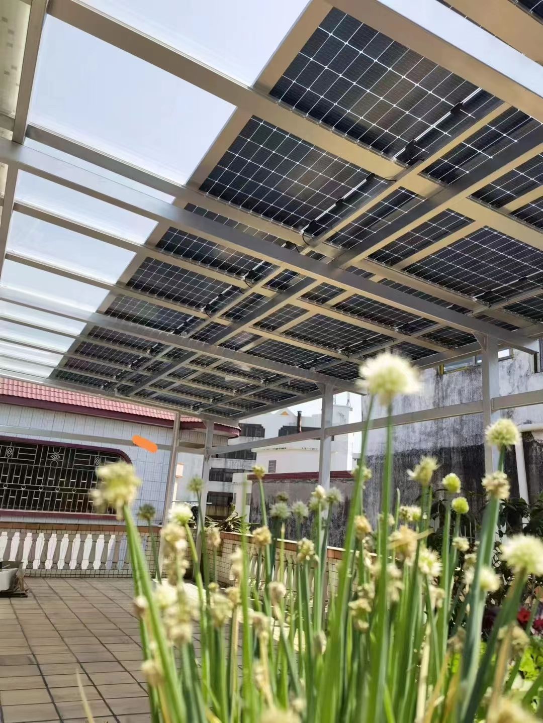 安吉别墅家用屋顶太阳能发电系统安装